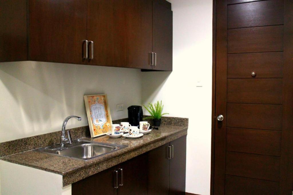 Urban Hostel Pasig City Екстер'єр фото