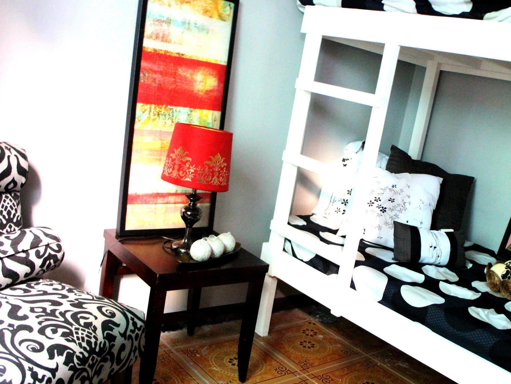 Urban Hostel Pasig City Екстер'єр фото