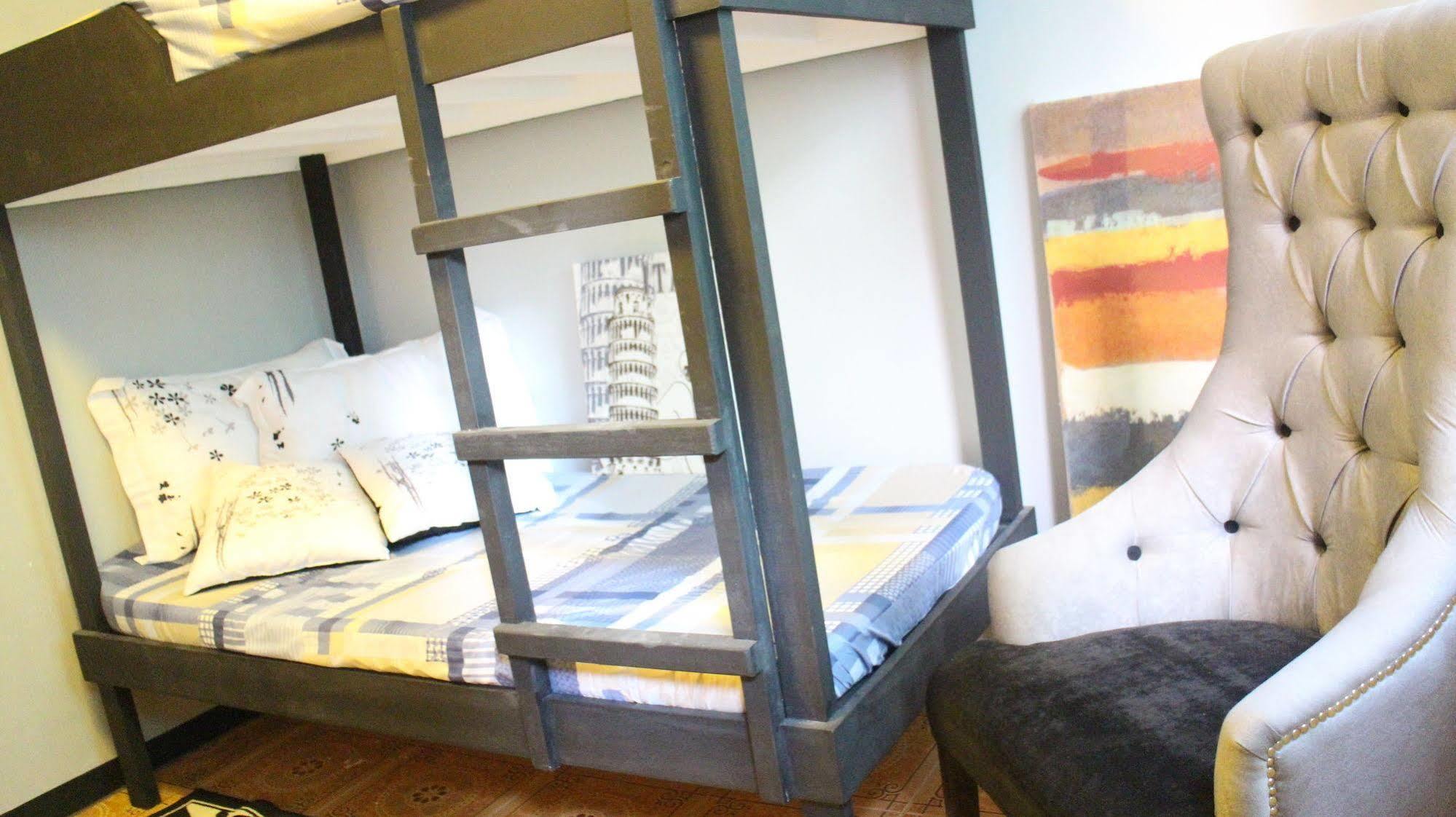 Urban Hostel Pasig City Екстер'єр фото