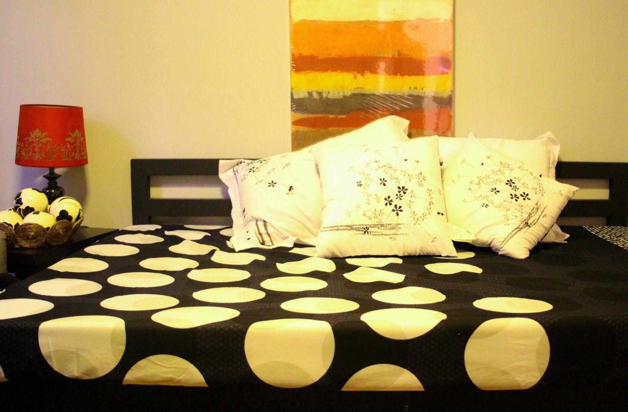 Urban Hostel Pasig City Екстер'єр фото